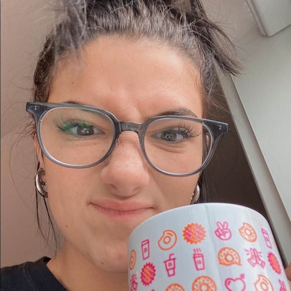 Meet your Posher, Charli - Picture 2 of 3